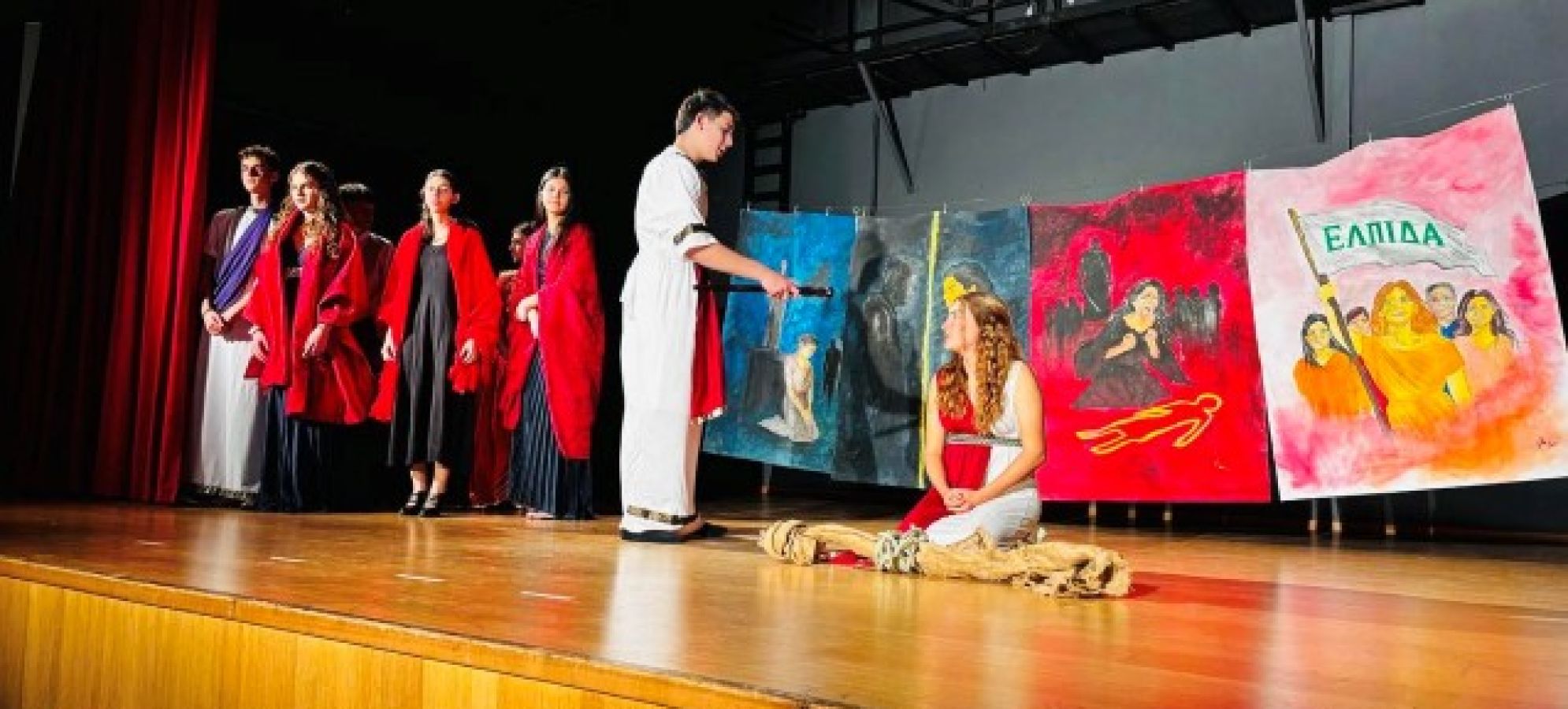 Εκπαιδευτήρια Ατσόγλου: Θεατρική παράσταση «4 Γυναίκες, 1 Φωνή» από τους μαθητές του Γυμνασίου για την Παγκόσμια Ημέρα της Γυναίκας